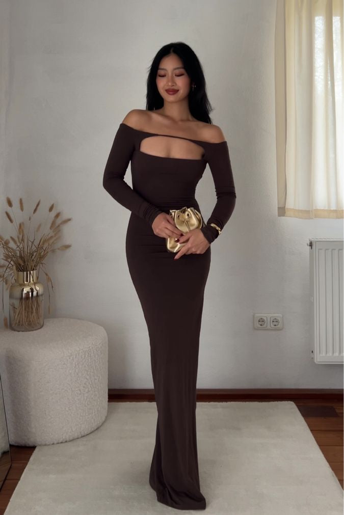 Amyera in brown