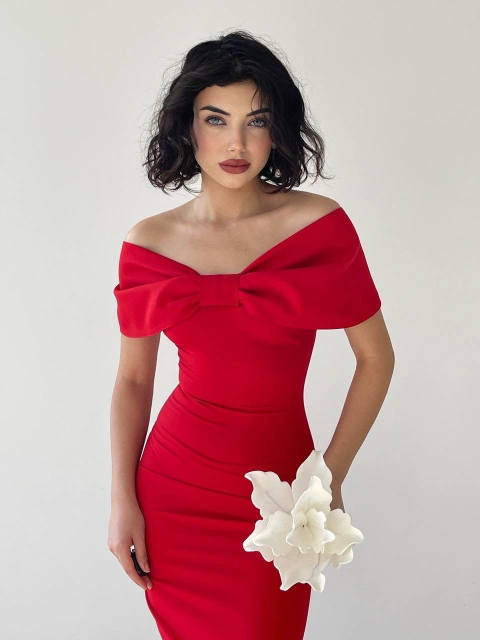 In era X red bow dress