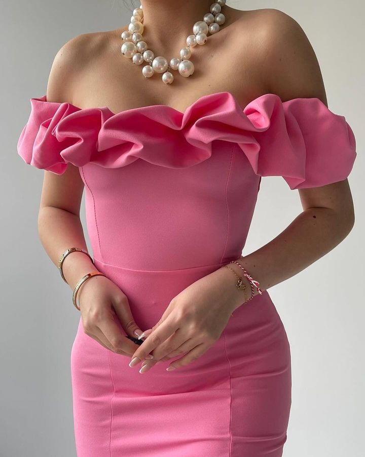 Off shoulder ruffle sleeves dress in pink